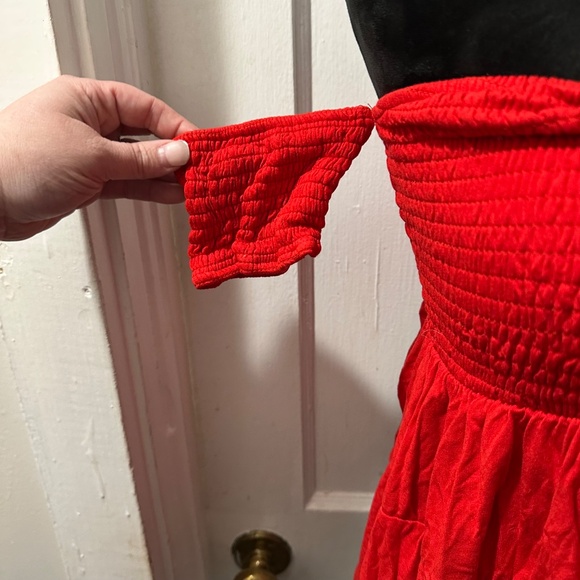 Venus Red Smocked Off Shoulder Top in M - Picture 2 of 2